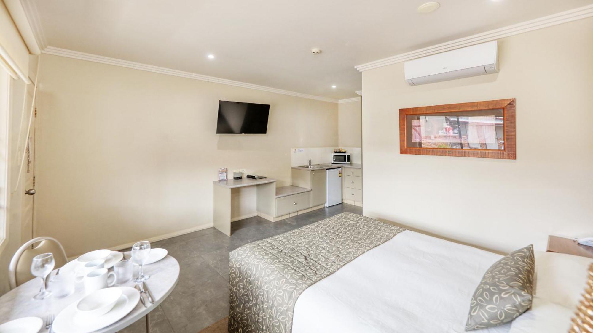 The Saltbush Motor Inn Гей Екстер'єр фото