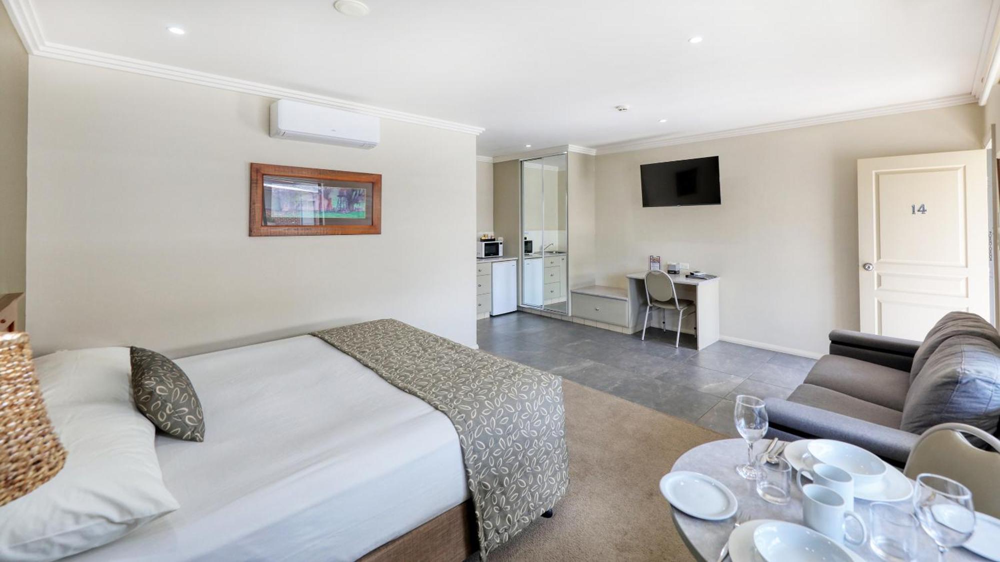 The Saltbush Motor Inn Гей Екстер'єр фото