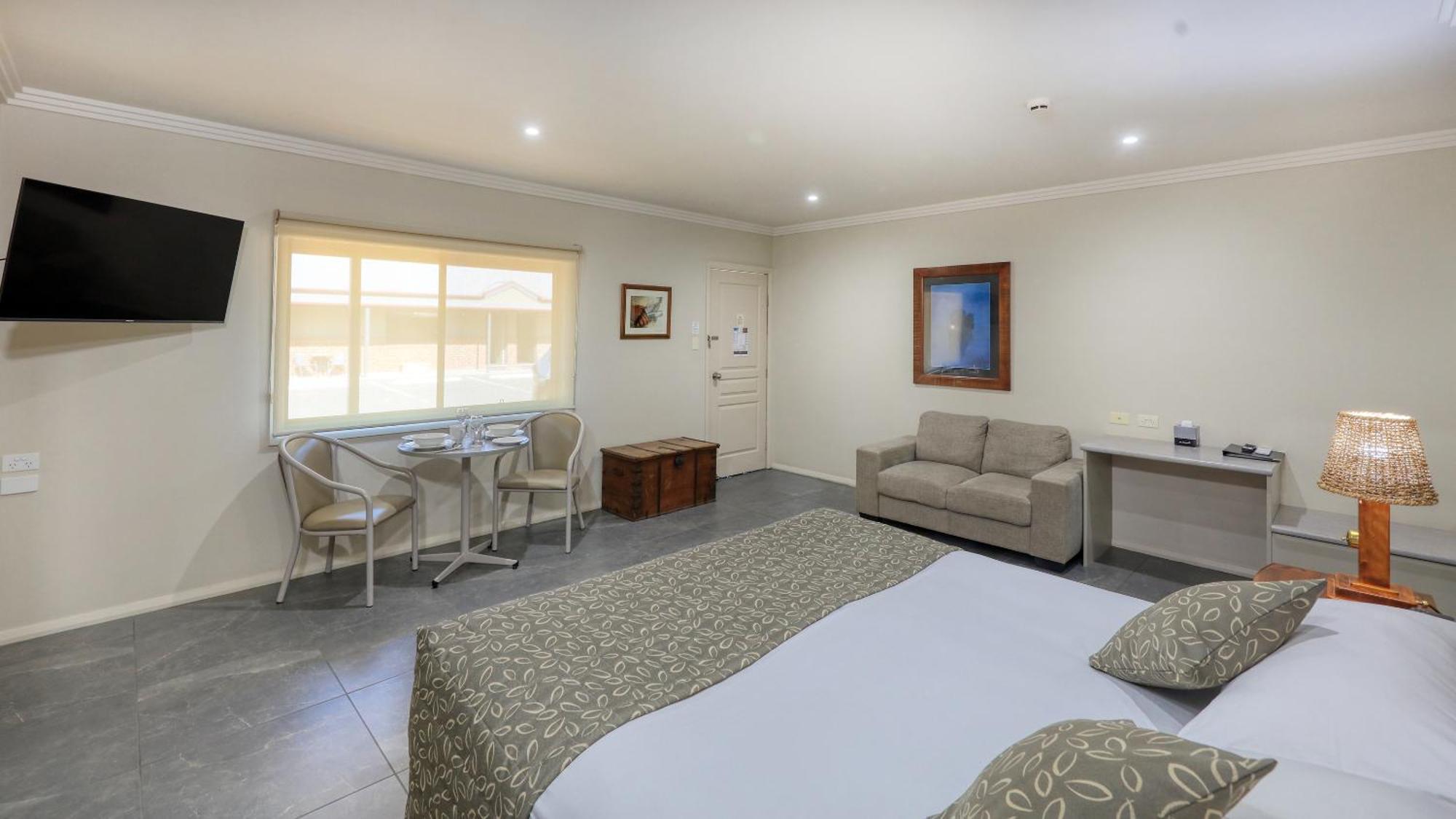 The Saltbush Motor Inn Гей Екстер'єр фото