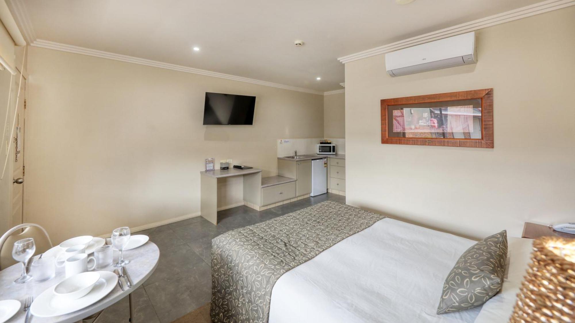 The Saltbush Motor Inn Гей Екстер'єр фото