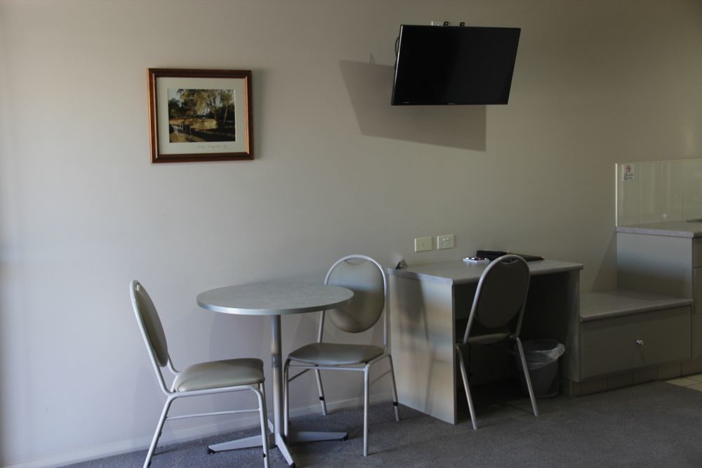 The Saltbush Motor Inn Гей Екстер'єр фото
